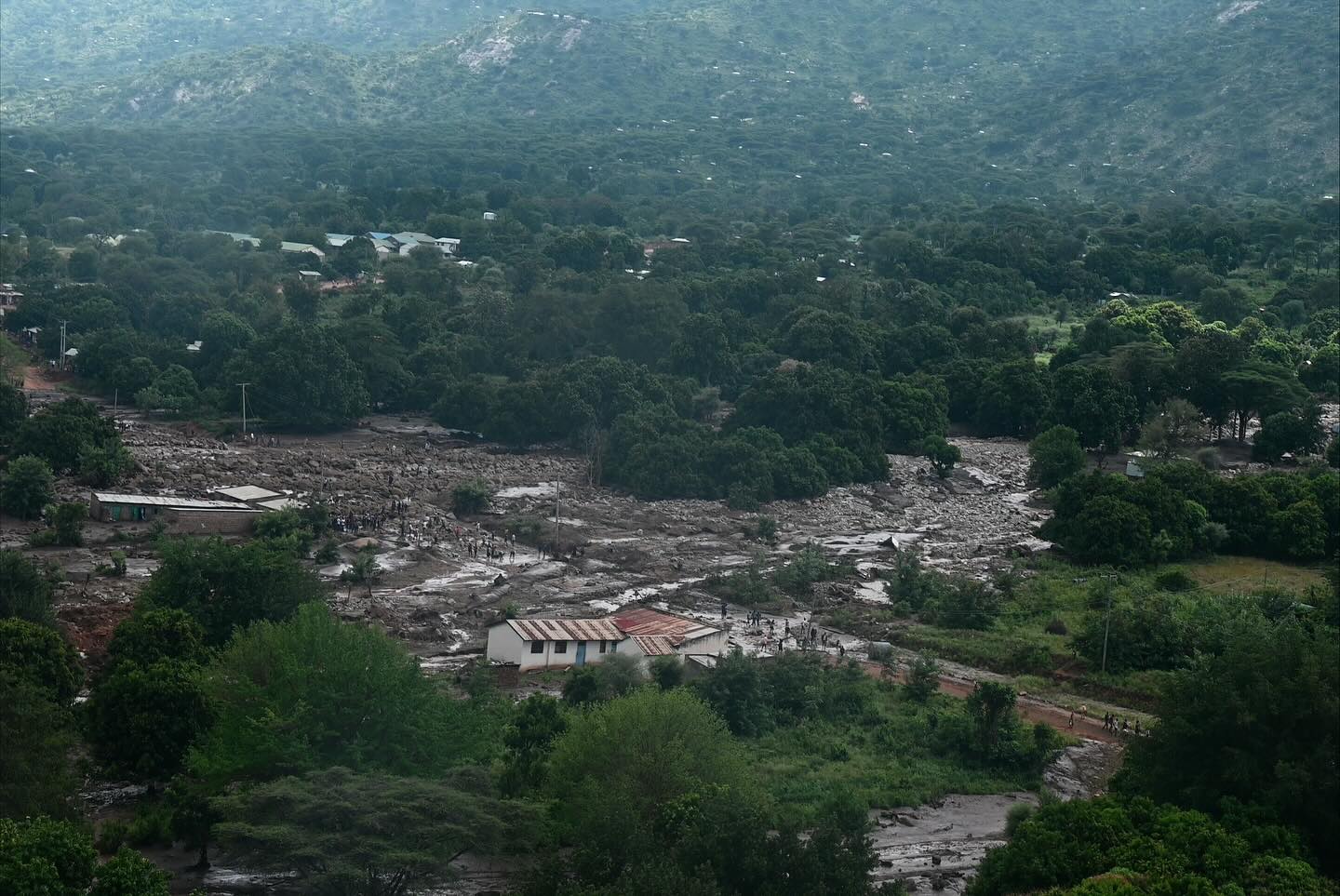 Volunteers Brave Rough Terrain to Deliver Aid to Stranded Families in Elgeyo Marakwet